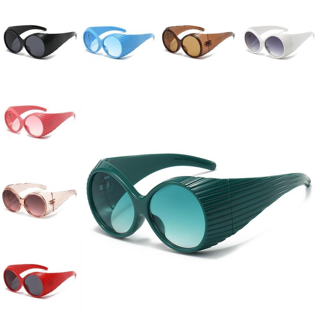 Stylish European American Big Frame Catwalk Sunglasses 2023 New Retro Elliptical Shades Ins Streetwear Black Lens Red Frame