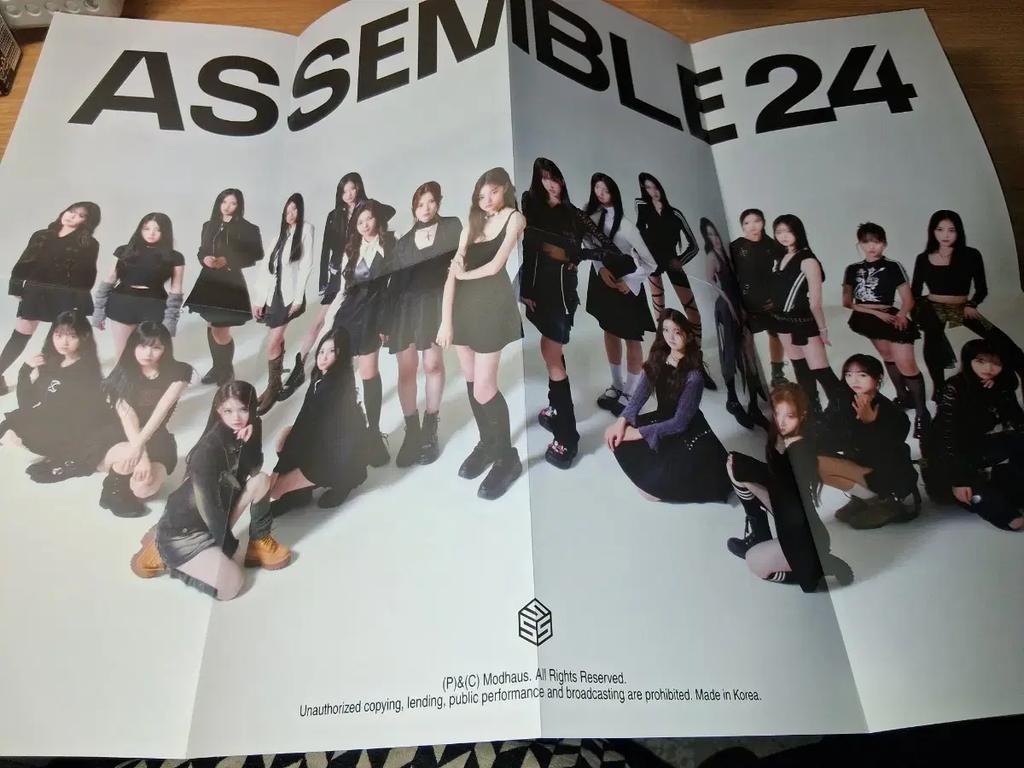 TRIPLES Assemble24 Album Autographié Vendu Secrètement Occasion