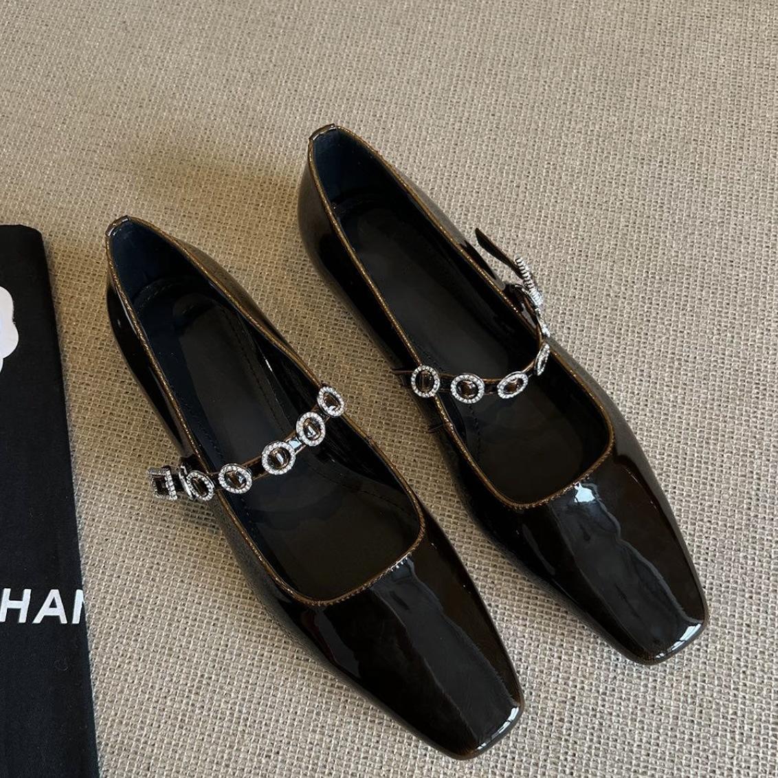

2025 spring new French square head shallow mouth high heels one-word diamond belt low heel glossy patent leather Mary Jane single shoes 40 коричневий