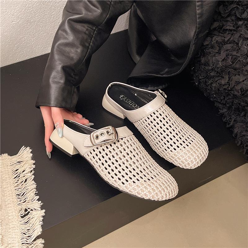 

Нишевые женские полусабо на толстой подошве 2025 Европейская станция новинка верхняя одежда модные темпераментные сандалии пряжка ремня британские туфли-одинарки партия 40 серебряный