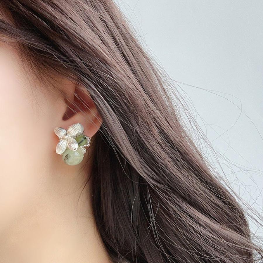 Silver needle rice beads flower pearl stud earrings high sense fashion exquisite design earrings versatile personality temperament earrings women