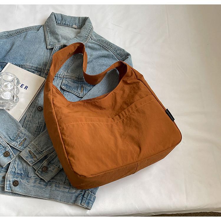 Stylish Large Capacity Canvas Tote Bag For Women In Classic Minimalist Design Light Brown