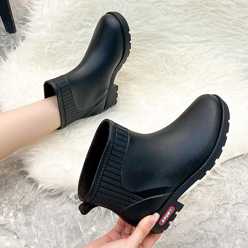 2025 new low-tube warm rain shoes outer wear women's medium-tube rain boots four-season water shoes plus cotton rubber shoes 2025