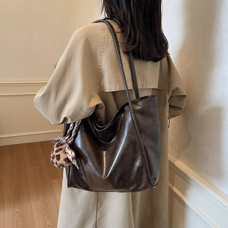 Large-capacity Bag Women's Autumn and Winter Versatile New Simple Casual Shoulder Bag Popular Commuter Tote Bag