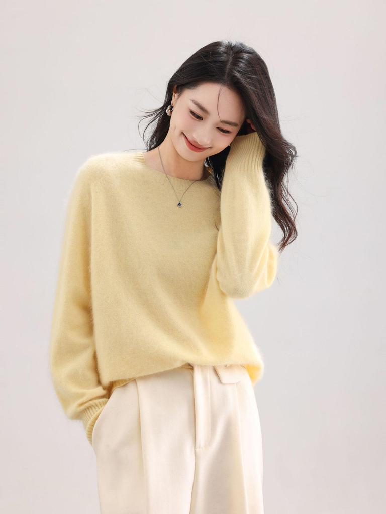 Women's Seamless Round Neck Sweater: 90% Wool, 5% Cashmere, 5% Silk.