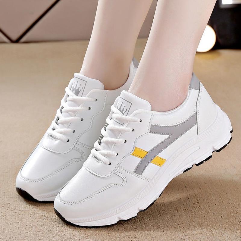 Lightweight soft-soled women's shoes autumn and winter new sports and leisure shoes women's breathable versatile shoes leather white shoes