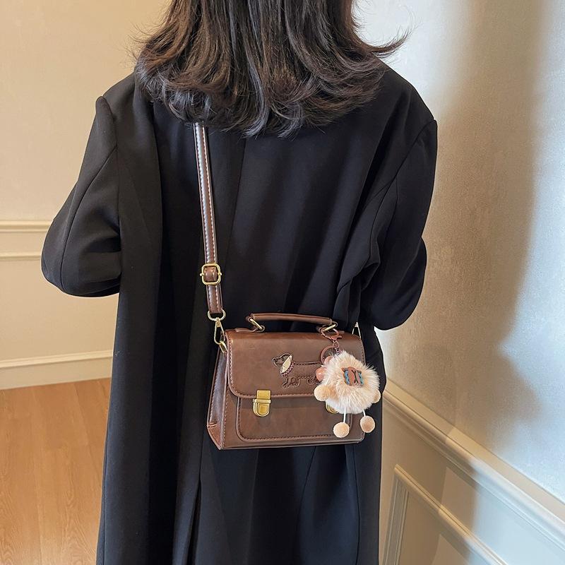 Fashion and high-end portable small square bag women's 2025 winter niche simple casual shoulder messenger bag trendy women's bag