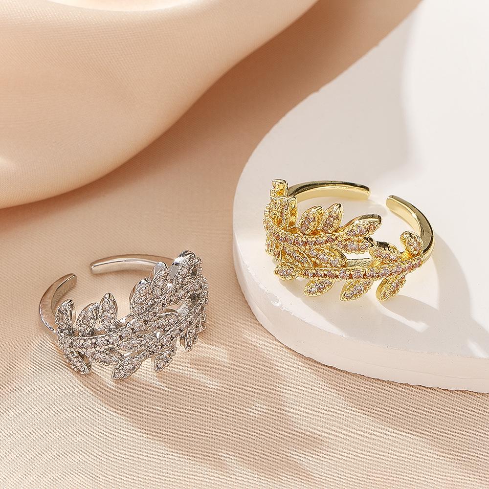 Small niche design, high-end leaf ring, women's simple and versatile daily fashion rings