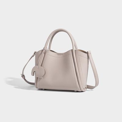 Einfache und modische Hand-Schultertasche, vielseitige, weiche Leder-Freizeit-Umhängetasche mit Buchstabenmuster