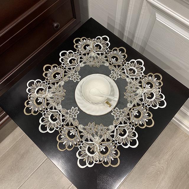 Vintage Französische Spitze Tischdecke: Kleine Couchtischmatte & Teeset-Abdeckung