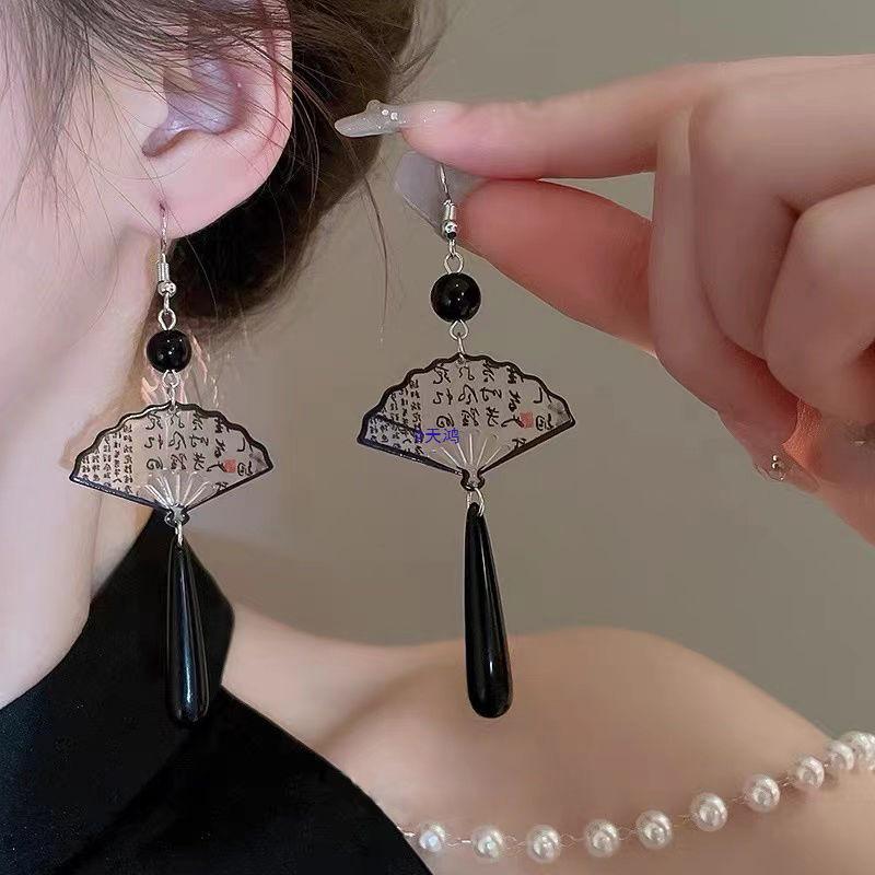 2024 Light Luxury Chinese Black Fan Ear Cuff Earrings – National and Ancient Style Cheongsam Accessories