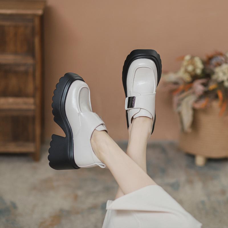 

Внутренняя высота увеличена на 10 см. Новые женские туфли на толстой подошве с волшебной застежкой имеют один ремешок, маффин, маленькие кожаные туфли и одинарные туфли. 39 абрикосовый