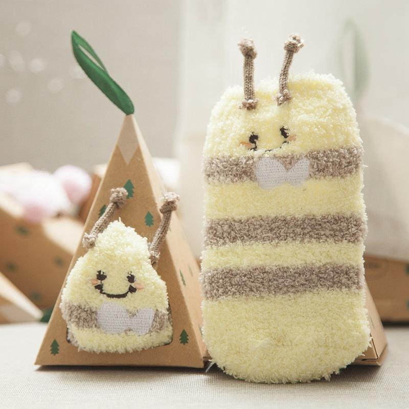 

Новые носки из кораллового флиса в подарочной коробке, зимние толстые мультяшные вышитые носки до щиколотки, теплые носки Санта-Клауса M