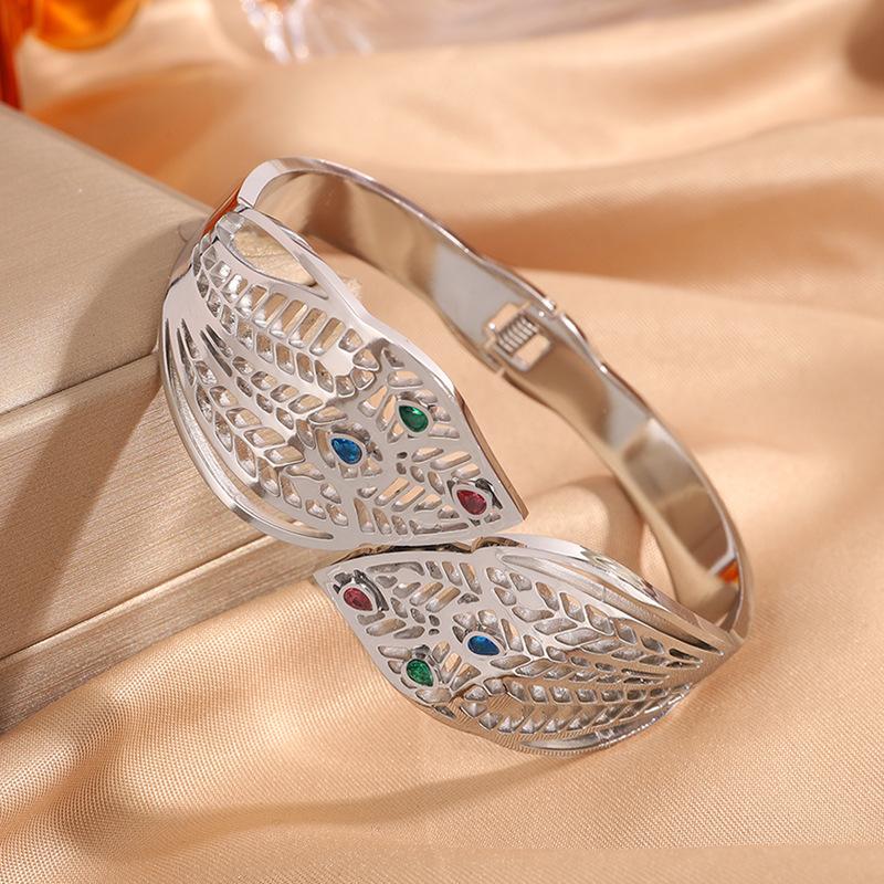Hollow Leaf Opening Women's High Fashion Elastic Jewelry Bracelet