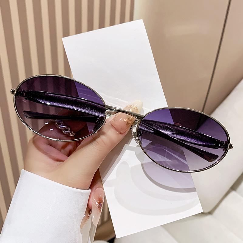 Trendy Fashion Wide Thick Metal Frame Sunglasses Oval Small Frame High-end Runway Sunglasses 2026 New Model