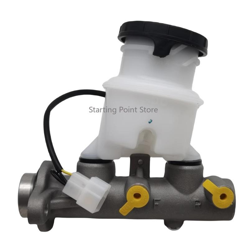 

Suitable for Jiangling Baodian Baowei brake master pump Qingling Isuzu pickup brake master pump brake master cylinder Right oil hole