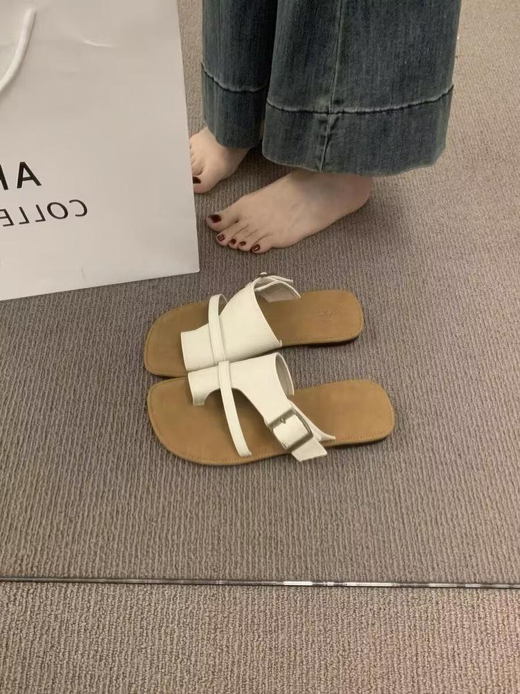 

Set of toe soft bottom comfortable retro Mori slippers women s summer 2025 outside wear casual beach flat bottom one word sandals 40