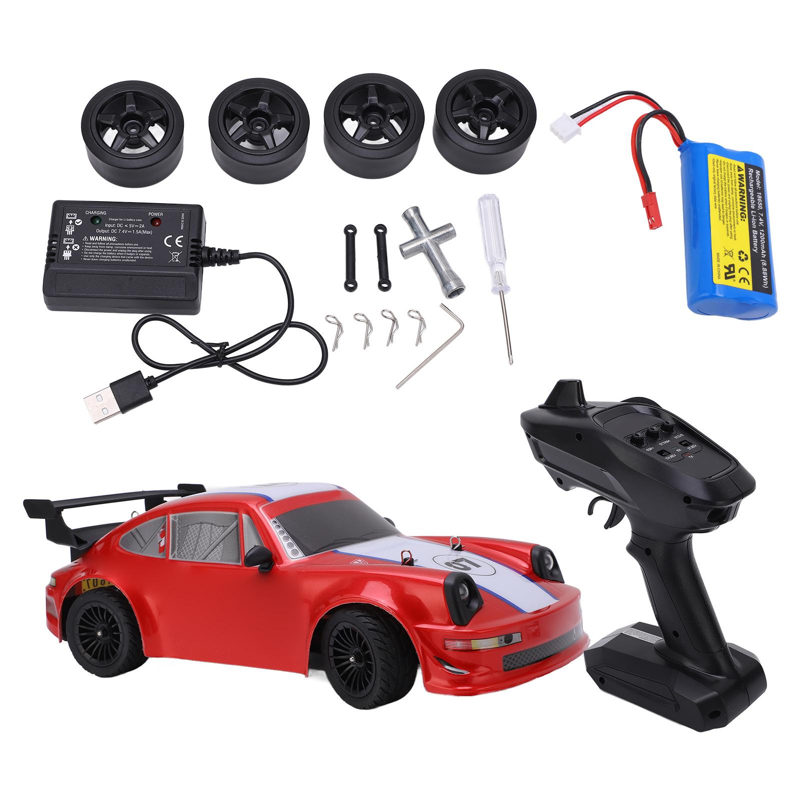 

UD1607 1 16 Машинка на радіокеруванні 2.4G Високошвидкісний RC Автомобіль для дріфту з щітковим двигуном Електричний транспорт Іграшка 2 шт. 7.4v 1200mah Літієва батарея