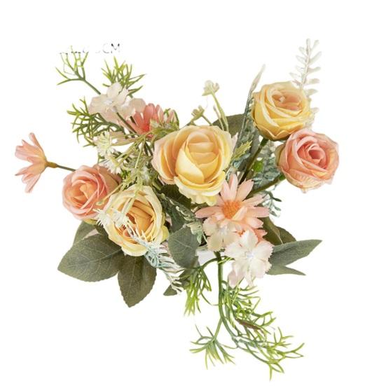 Wunderschöner künstlicher Blumenstrauß aus mehreren Schichten, farbenfroh und dekorativ