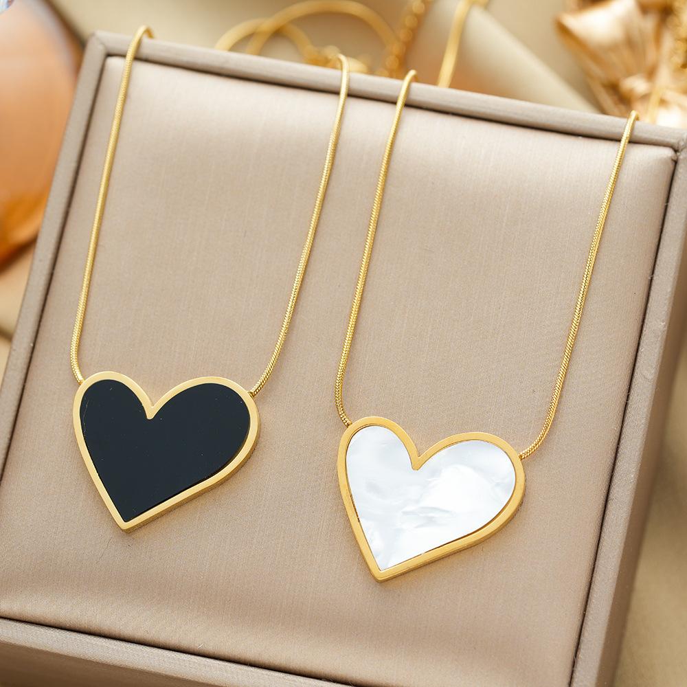 Loving Heart Mother Of Pearl Titanium Steel Necklace Women Simple Elegant Pendant Jewelry Luxury Minimalist