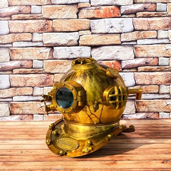 45,72 cm Kommando-Taucherhelm US Navy Mark V Taucherhelm mit Holzsockel Tiefsee-Tauchhelm Marine-Taucherhelm Heimdekor