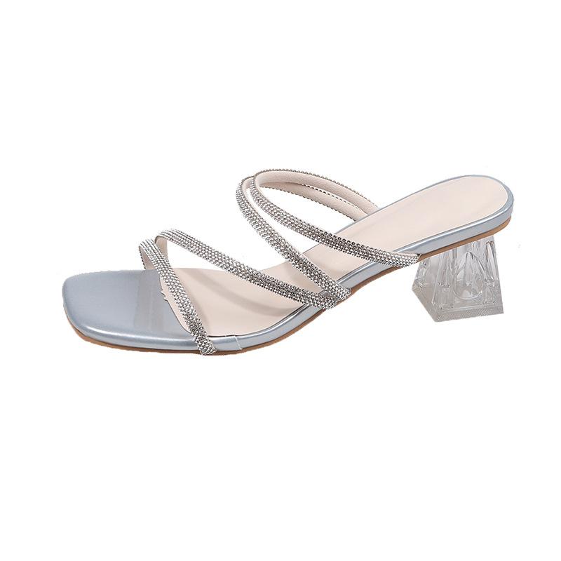 

Лето 2025 года, новые толстые тапочки на высоком каблуке, фэн-шуй, бриллианты, большие размеры, квадратная головка, одно слово, крутые тапочки 43 серебряный