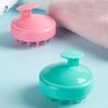 Shampoo-Bürste Ergonomischer Griff Weiches Silikon Kopfhaut-Scrubber Stimuliert Akupunkturpunkte der Kopfhaut Fördert die Durchblutung Spa Kopfhaut-Massagebürste