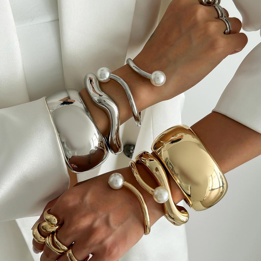 Design Sense Irregular Metal Lines Imitation Pearl Bracelet Exaggerated Stacking Wearing Large Glossy Spring Bracelet