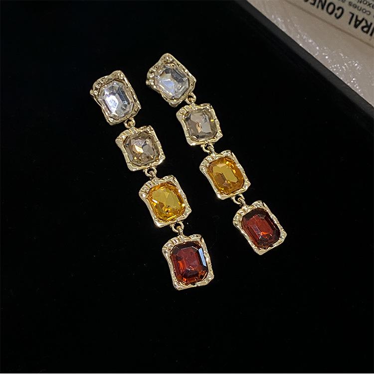 Retro Rhinestone Floral Jewelry Set: Elegant Stud Earrings & Luxury Clavicle Necklace