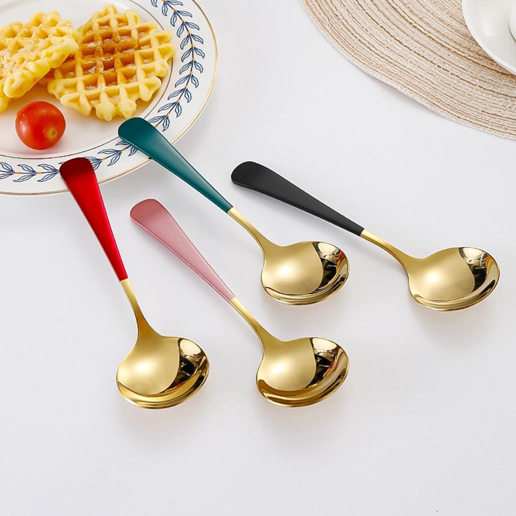 Cuchara de cabeza redonda de acero inoxidable para uso doméstico en la cocina. Cuchara redonda para postre.