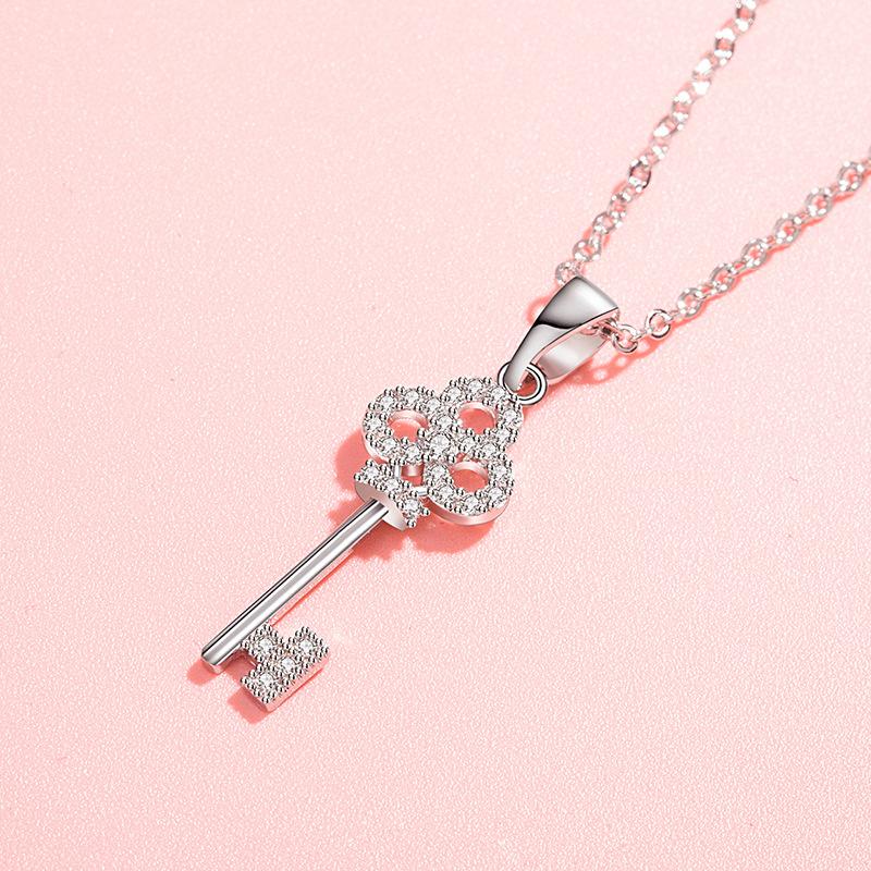 Non-Fading Luxury Maple Leaf Butterfly Clavicle Necklace