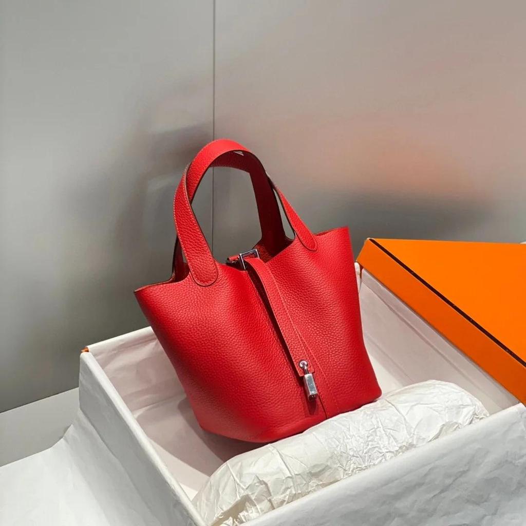 Bolso de Mano para Mujer con Grano de Lichi: Bolso Cubo Versátil, de Alta Gama y de Moda 2025