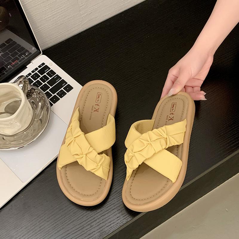 Platform slippers women's summer outer wear 2025 new feeling cross strap fashion one-word women's sandals casual sandals