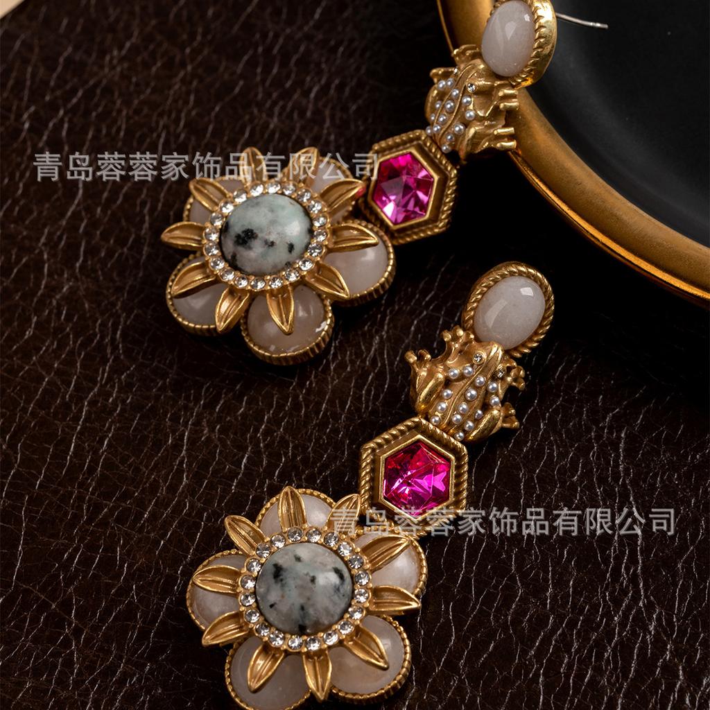 Vintage Jewelry Procurement Heavy Industry Light Luxury Retro Flower Earrings Sweet High-end Feeling