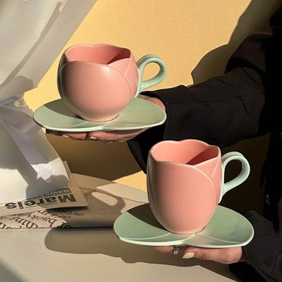 300ml Çiçek Şekilli Seramik Kahve Lale Çay Fincanı Yaratıcı Süt Fincanı ve Tabak Seti Çiçek Baskılı Öğleden Sonra Çayı Kupası