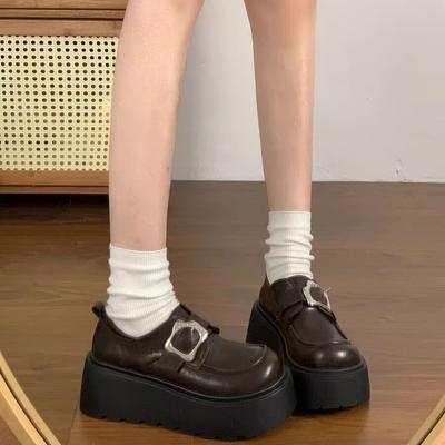 Scarpe singole retrò muffin con plateau stile britannico 2025 autunno nuove alla moda versatili mocassini a punta tonda rialzanti scarpe in piccola pelle