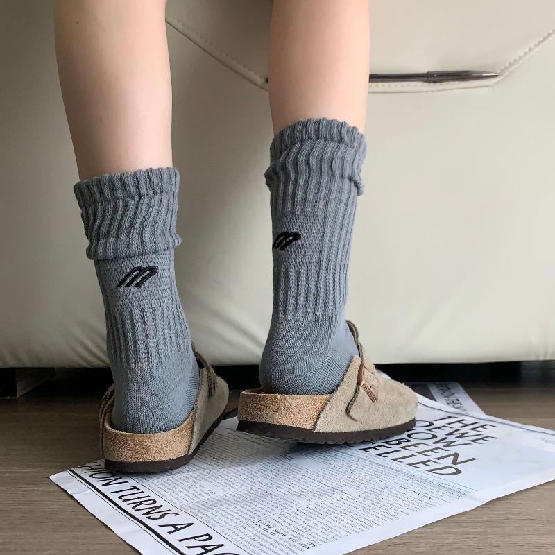 

Men s Autumn and Winter Towels Followed By W Letter Long Pile Cotton Socks 1 pair серый