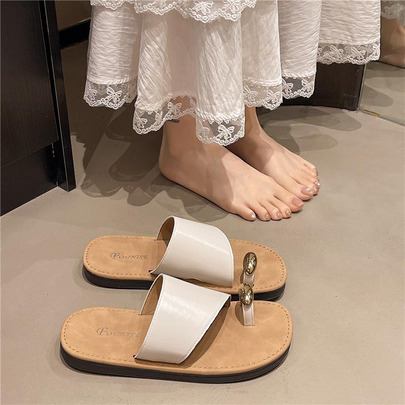 French flat-bottomed set of cool-toed slippers for women's summer wear fashionable soft-soled toes, beautiful vacation beach skirt