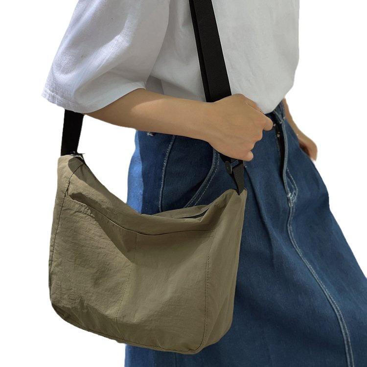 Japanese Waterproof Nylon Cloth Casual Shoulder Cloth Bag Female Design Sense Niche Retro Large Capacity Commuter Mailman Big Bag