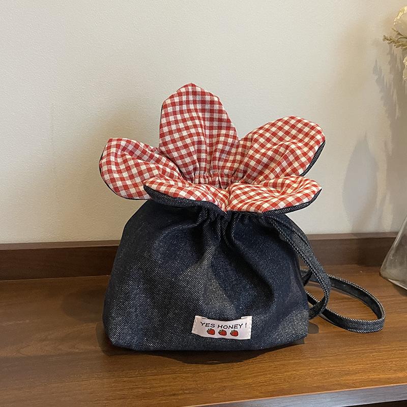 

Casual niche bag women s new fashion versatile messenger bag summer popular bucket bag