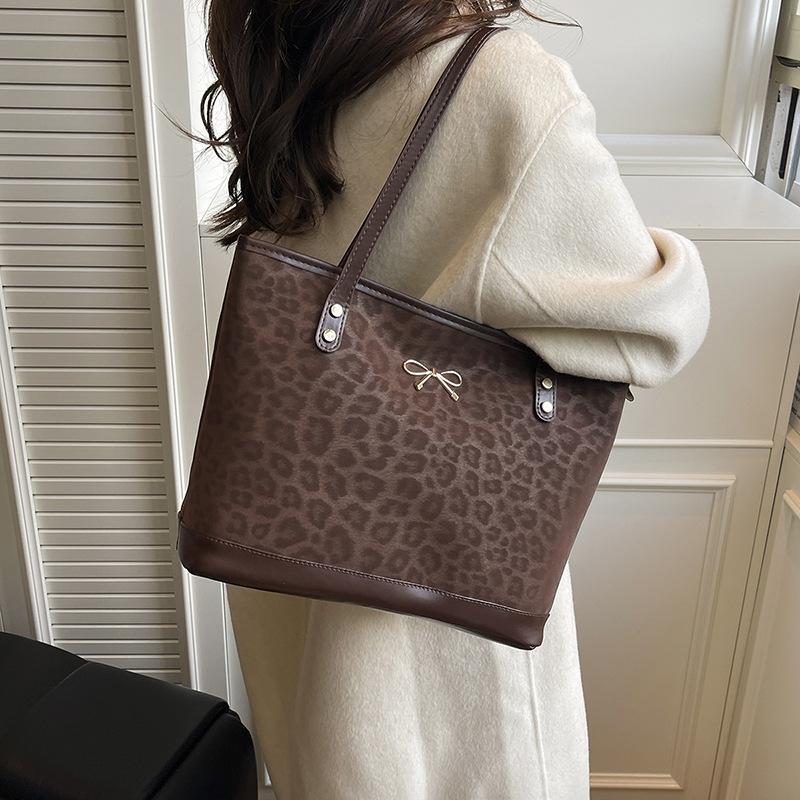 Casual large-capacity tote bag women's season autumn and winter new trendy simple fashion shoulder bag portable underarm bag