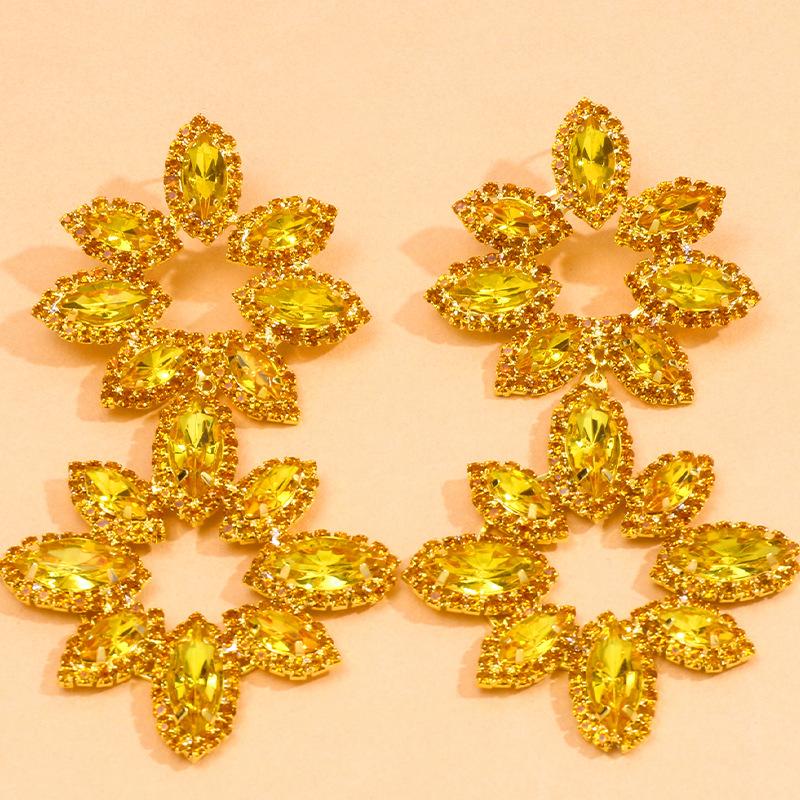 

Exaggerated Rhinestone Earrings, European and American Fashion and Luxury High-end Flower-shaped Rhinestone Shiny Stud Earrings Jewelry Silver plated (width 5cm) золотий жовтий колір