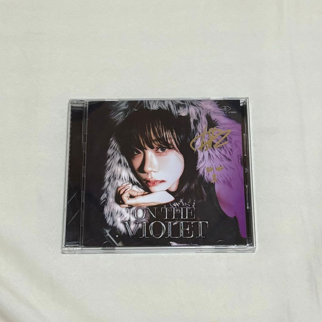

[USED] purplekiss ON THE VIOLET Doshi Signed