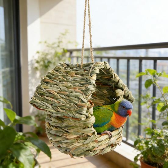 Hand-Woven Hanging Birdhouse Natural Grass Hanging Bird Hut House Shape Bird Shelter for Indoor Outdoor Garden Patio Tree Use