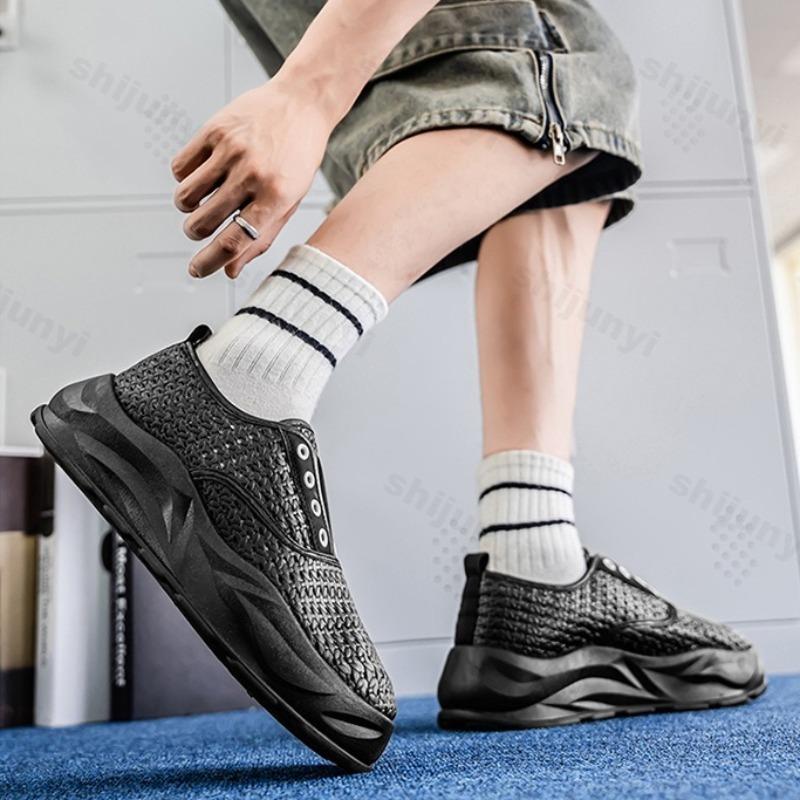 Fashion 2025 Summer Hollow Breathable Woven Men's Casual Shoes Fashion Trend Outdoor Beach Shoes Thick Soled Slip On Comfortable Sandals