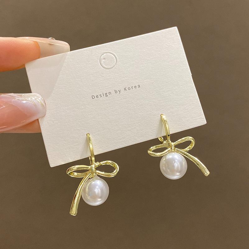 

Bow pearl ear buckle light luxury high-end niche design earrings retro gentle ears