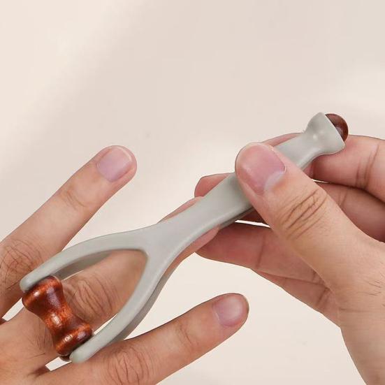 2Pcs Wooden Finger Massager Portable Acupressure Roller And Gua Sha Tool for Hand Relaxation Portable Stress Relief Hand Tool