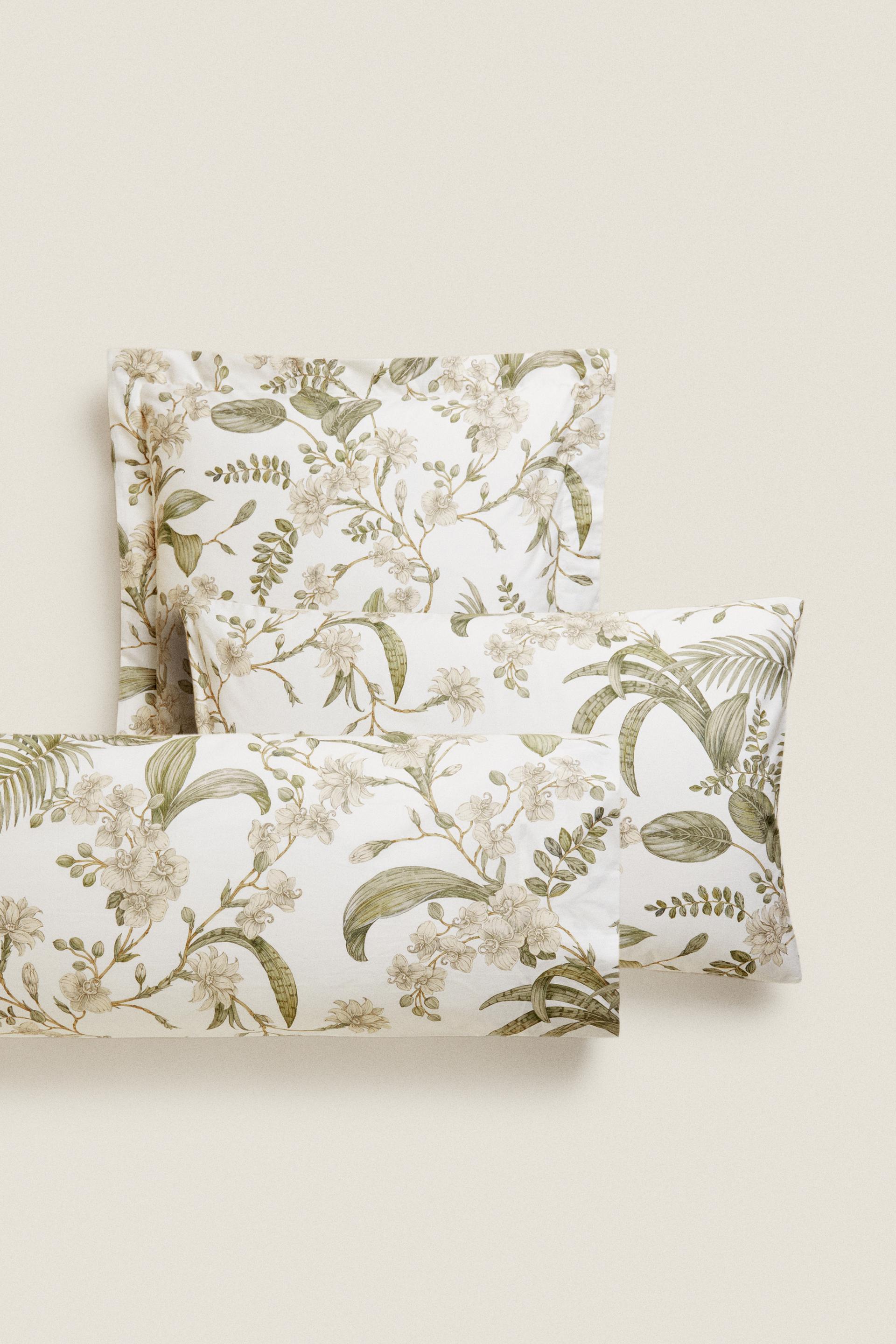 

НАВУШКА С ПРИНТОМ ЛИСТЕЙ