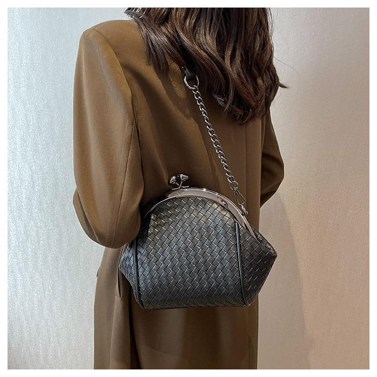 PU Leder Mode Clip Tasche für Frauen Neue Gewebte Kette Tasche Retro Textur Schulter Umhängetasche frauen Tasche Pendeln handtasche