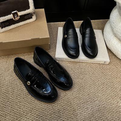 Brytyjskie małe skórzane buty damskie 2024 wiosna nowe wersja koreańska francuski okrągły nosek retro do dojazdów na jeden pedał gruby obcas mokasyny